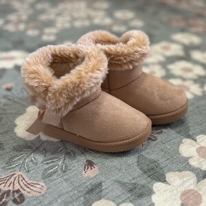 NWOT Kids Cozy Faux-Fur Booties in Light Brown